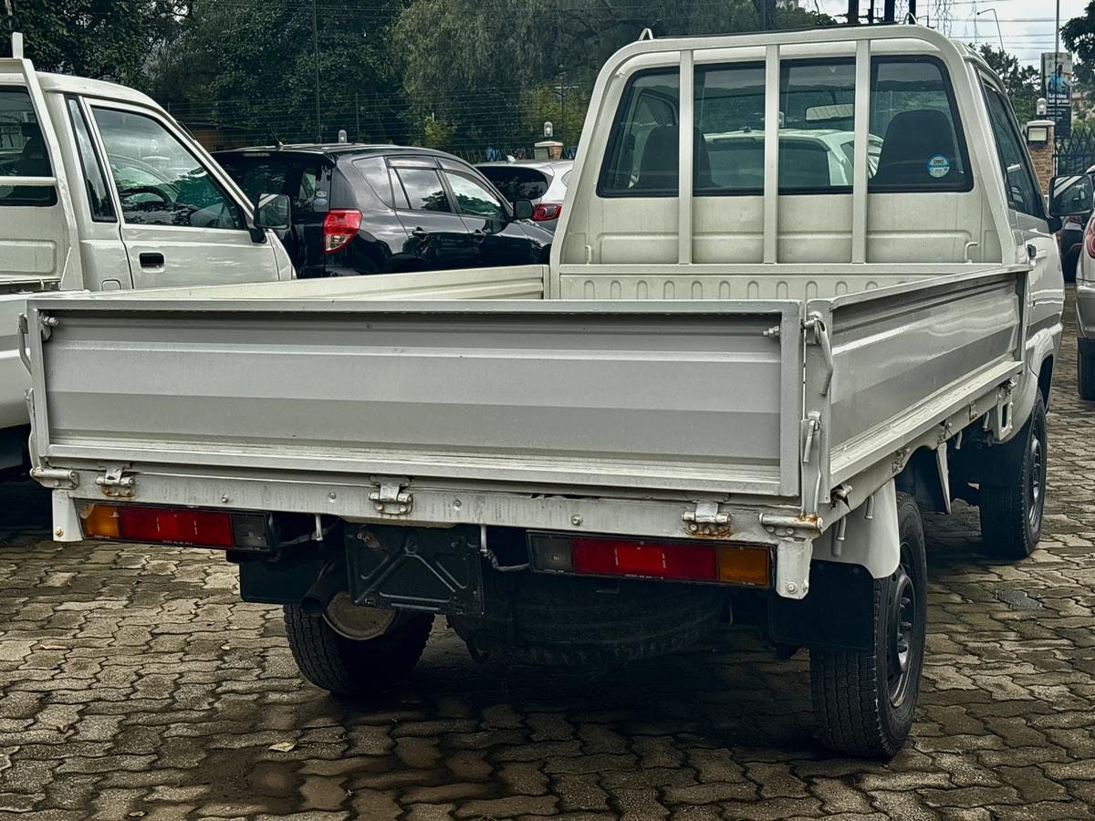 2001 TOYOTA TOWNACE - Image 3 - Image Motors Tanzania