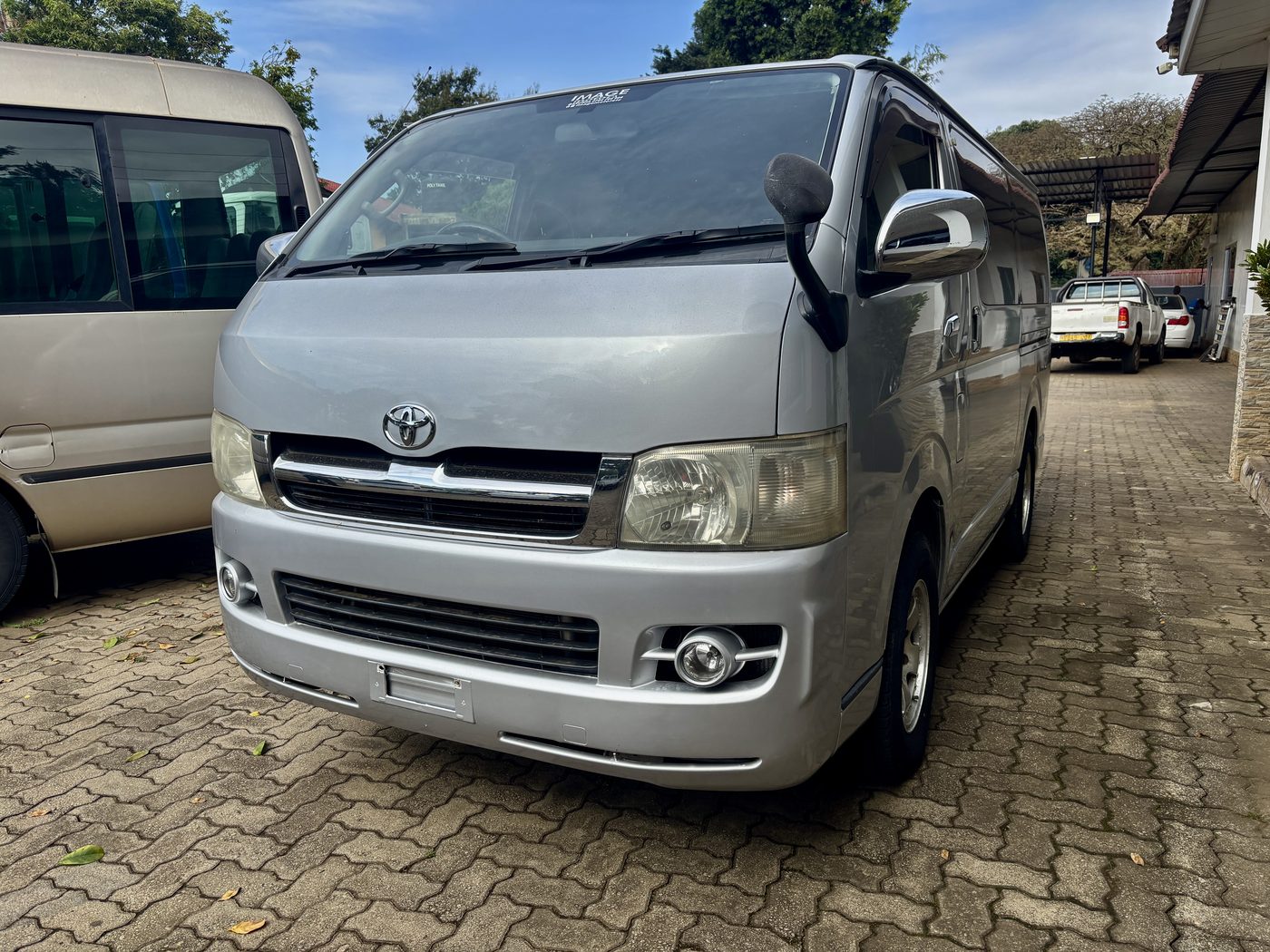 2005 TOYOTA HIACE VAN - Image 3 - Image Motors Tanzania