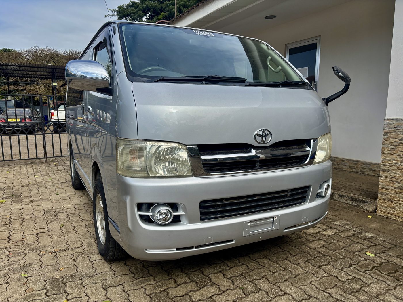2005 TOYOTA HIACE VAN - Image 4 - Image Motors Tanzania