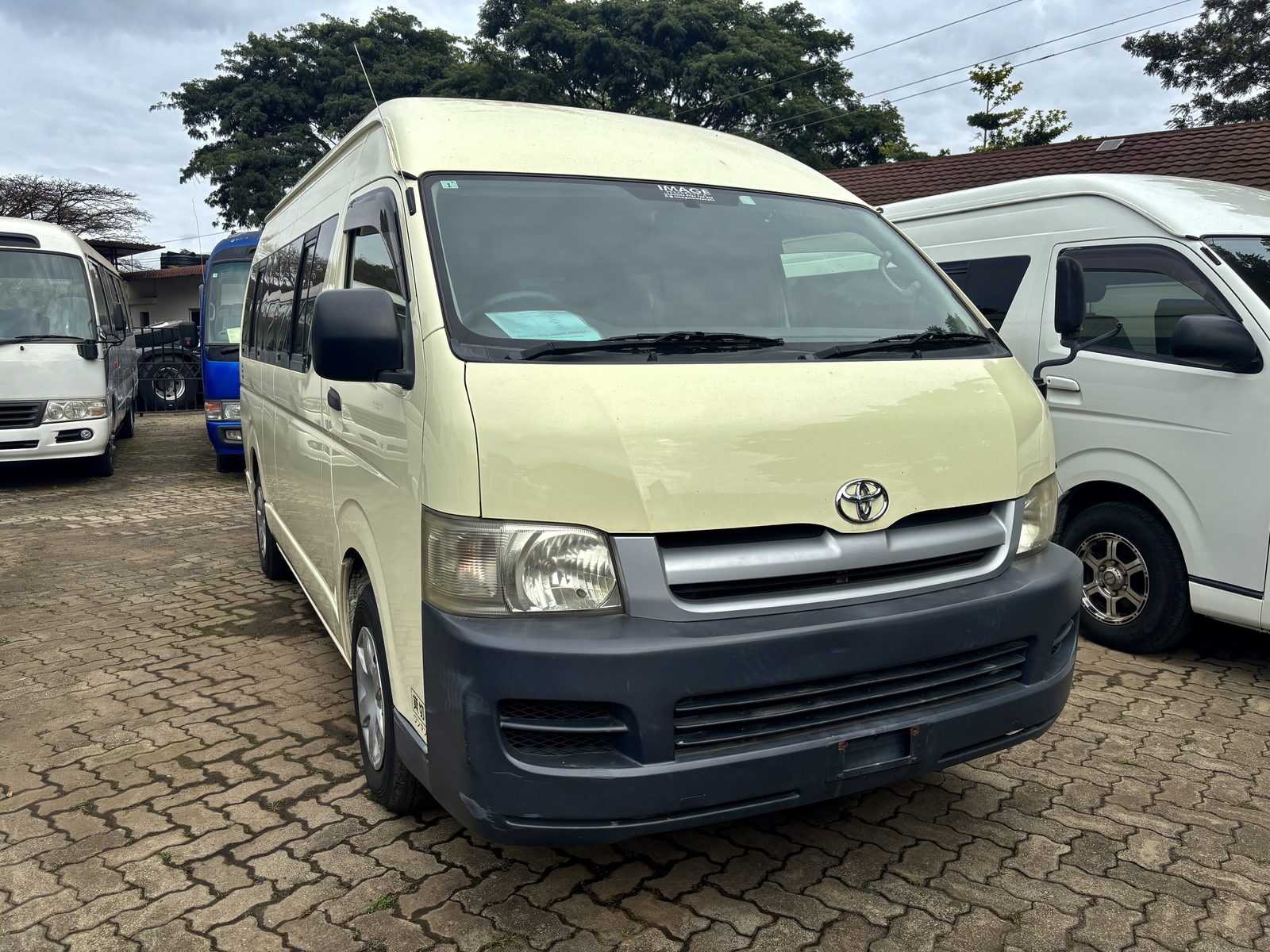 2005 TOYOTA HIACE - Image 2 - Image Motors Tanzania