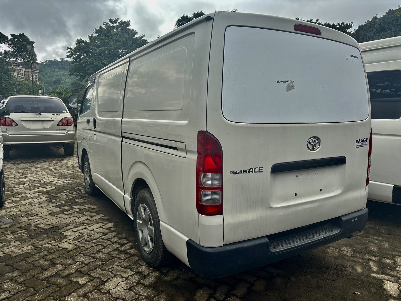 2006 TOYOTA REGIUSACE FREEZER - Image 3 - Image Motors Tanzania