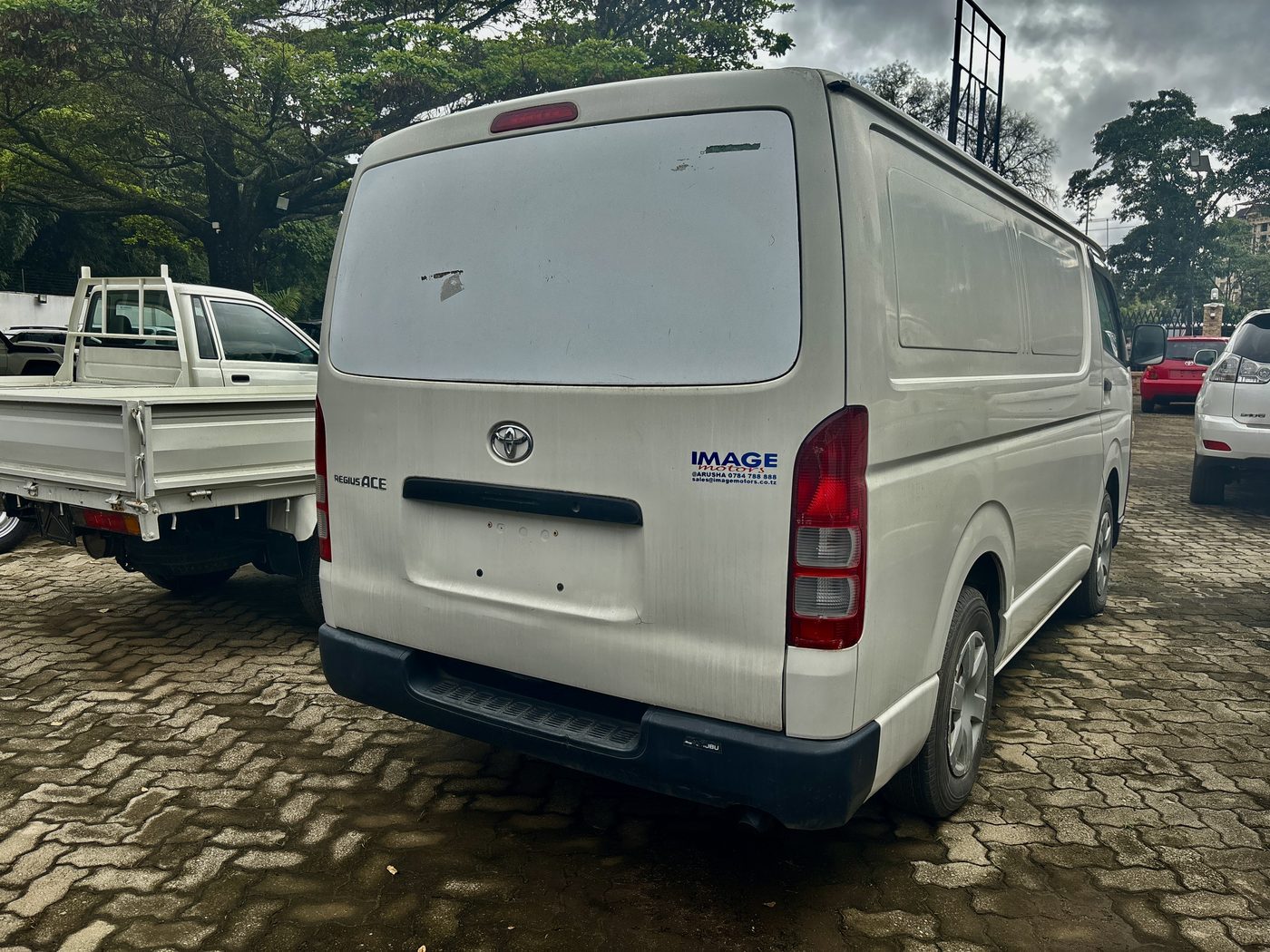 2006 TOYOTA REGIUSACE FREEZER - Image 4 - Image Motors Tanzania