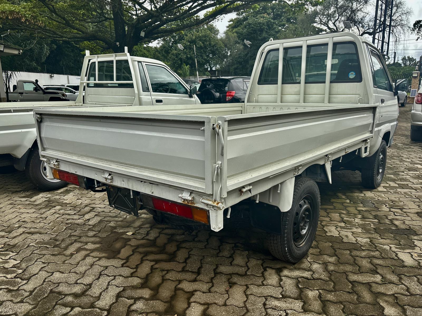 2006 TOYOTA TOWNACE TRUCK - Image 4 - Image Motors Tanzania