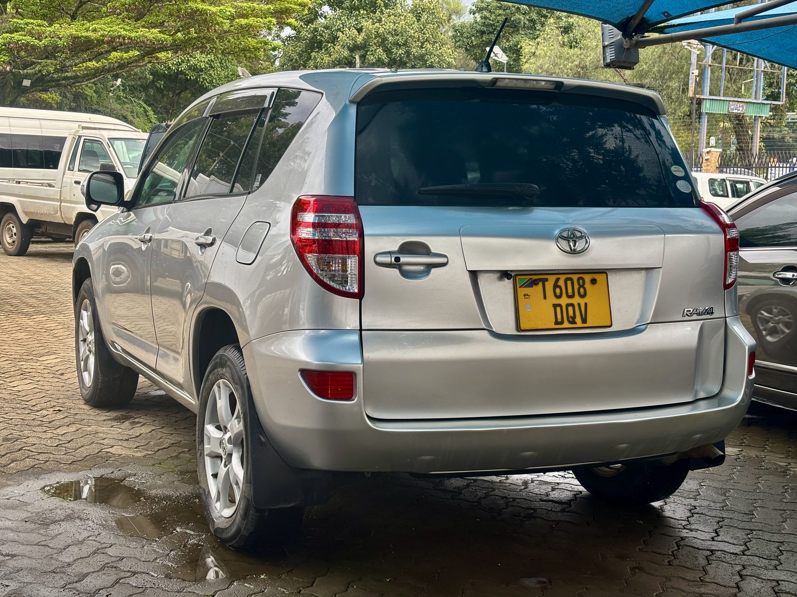 TOYOTA RAV 4 - Image 4 - Image Motors Tanzania