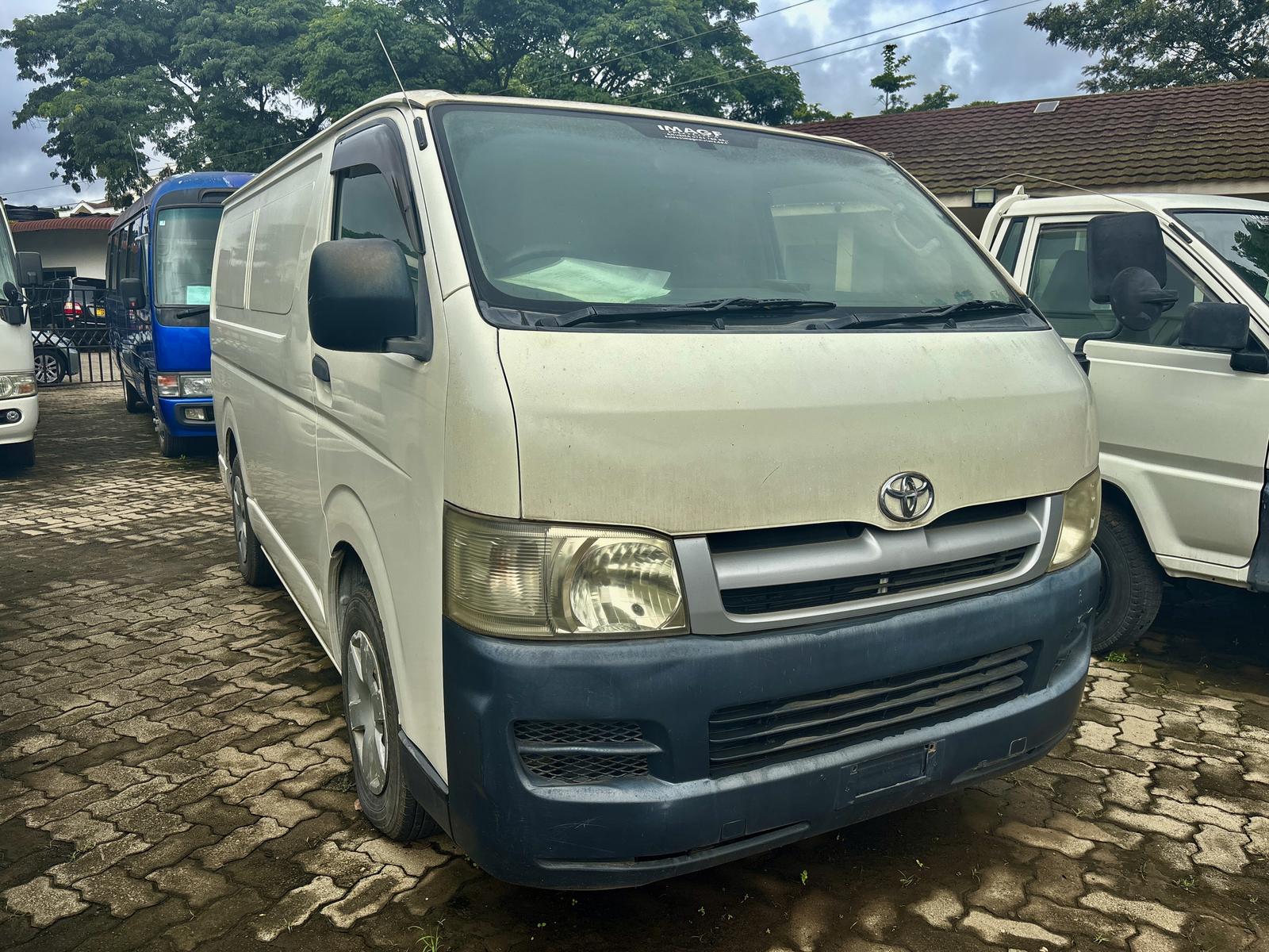 TOYOTA HIACE