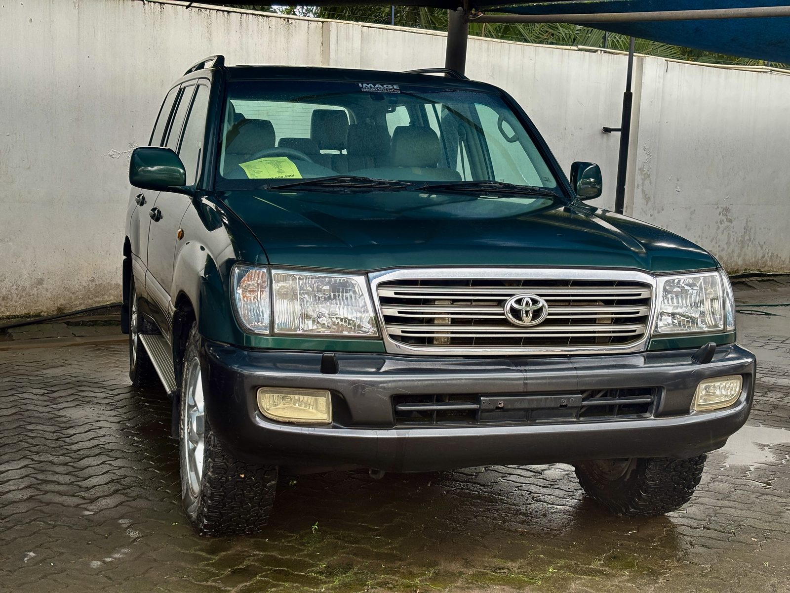 2004 TOYOTA VX V8