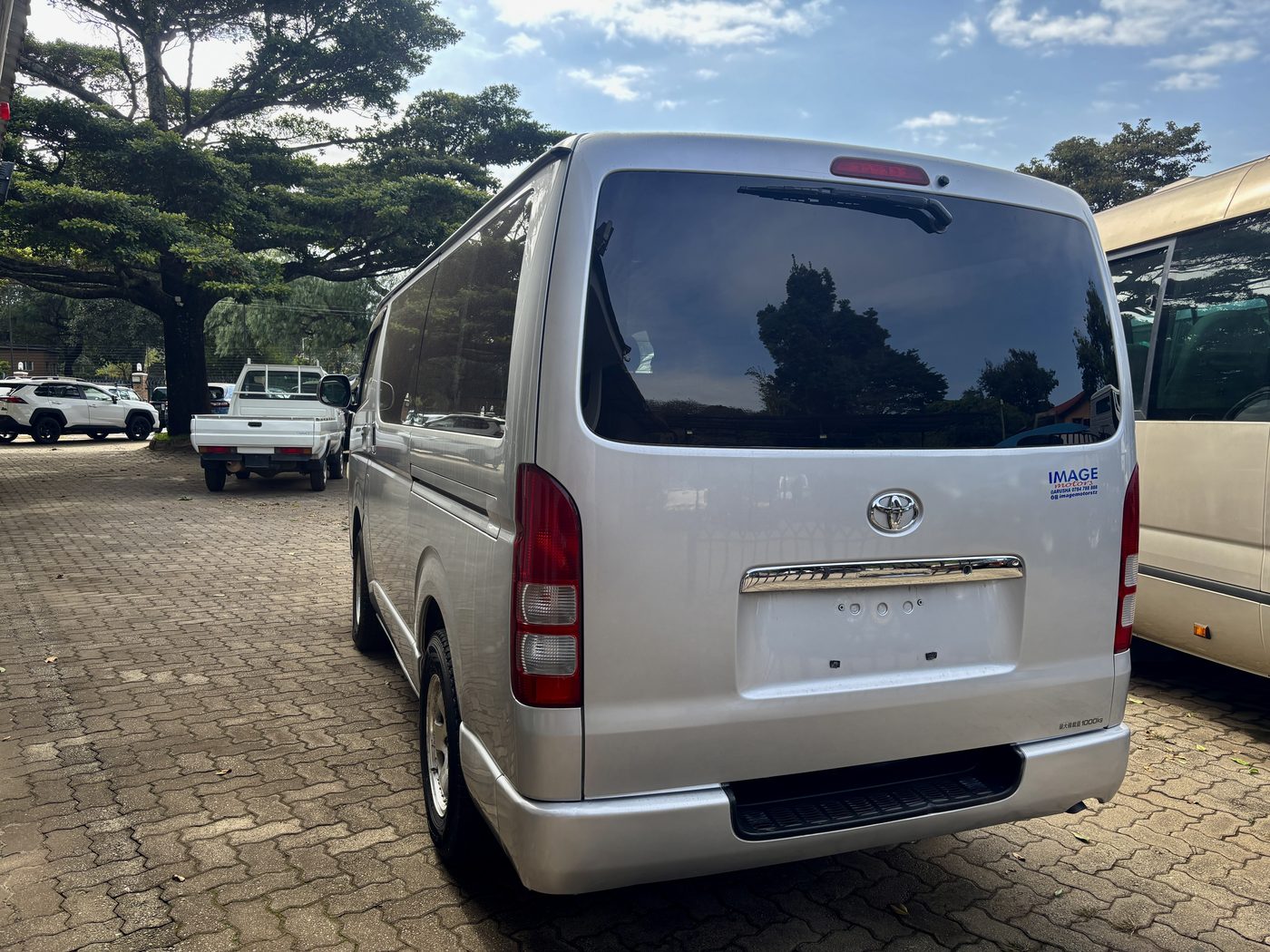 TOYOTA HIACE VAN