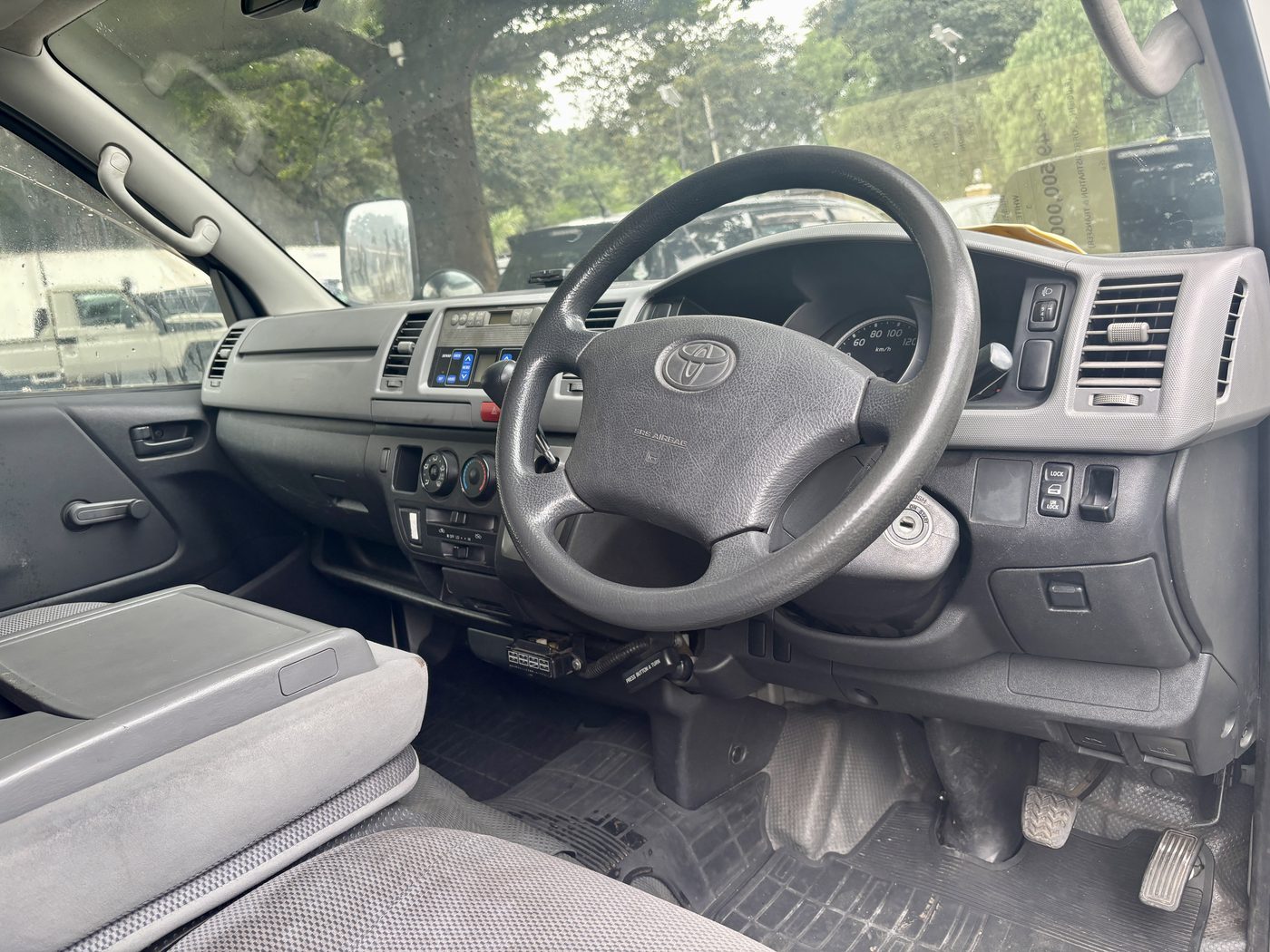 TOYOTA REGIUSACE FREEZER