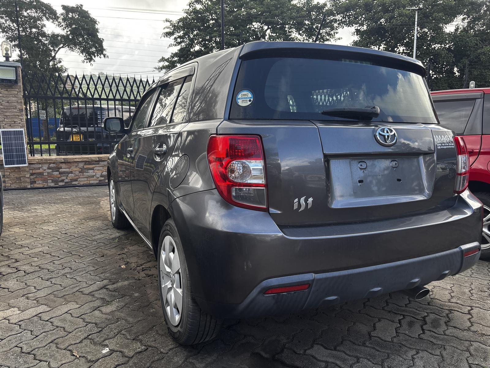 TOYOTA IST