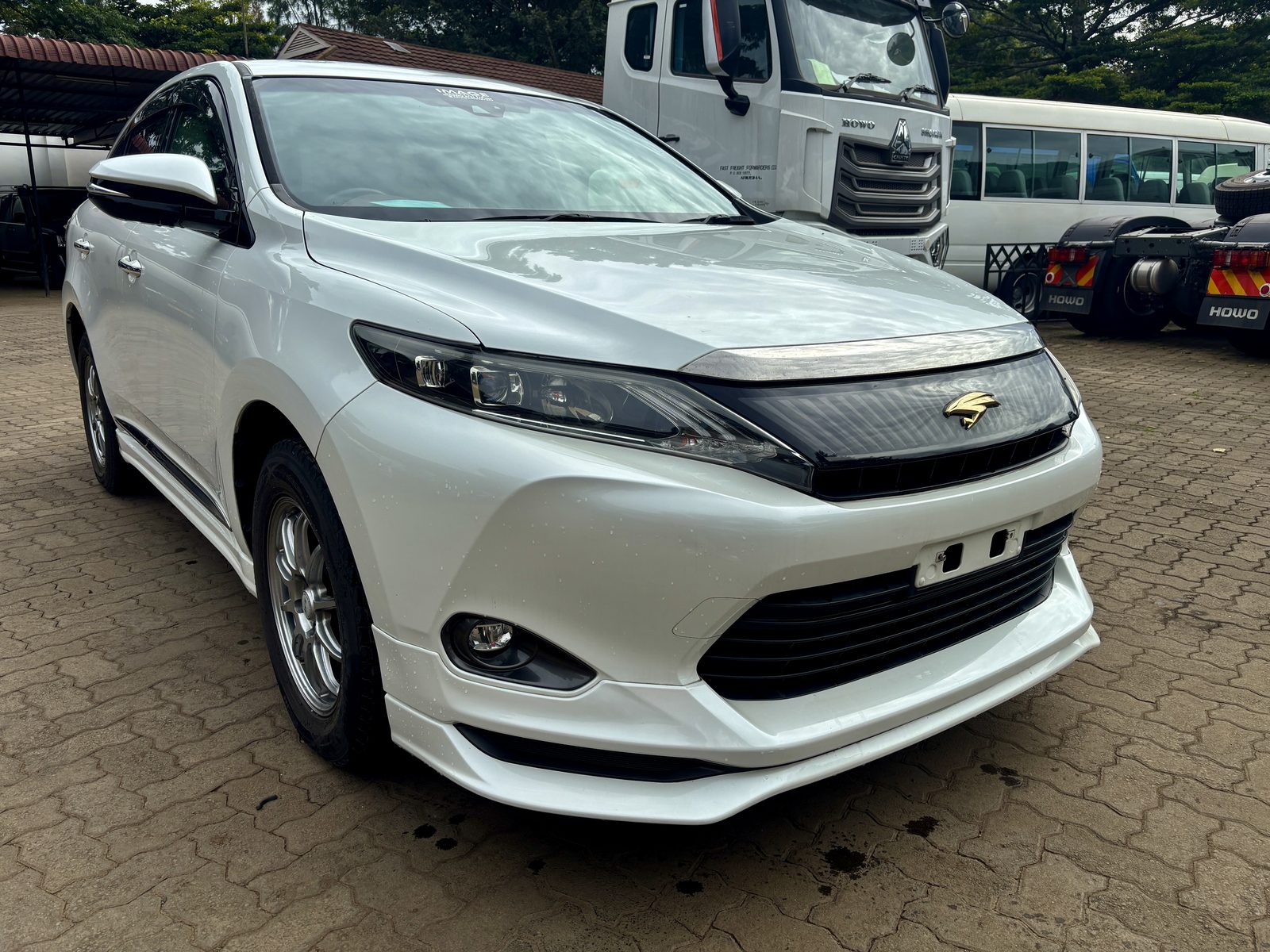 2014 TOYOTA HARRIER WHITE
