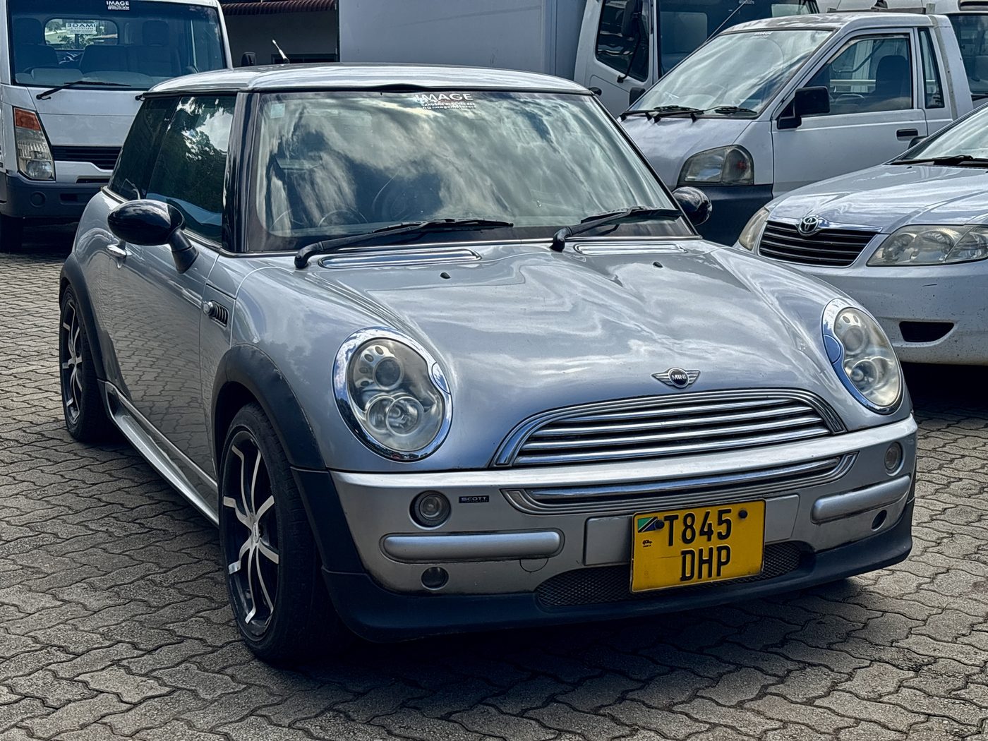 MINI COOPER (T845 DHP)